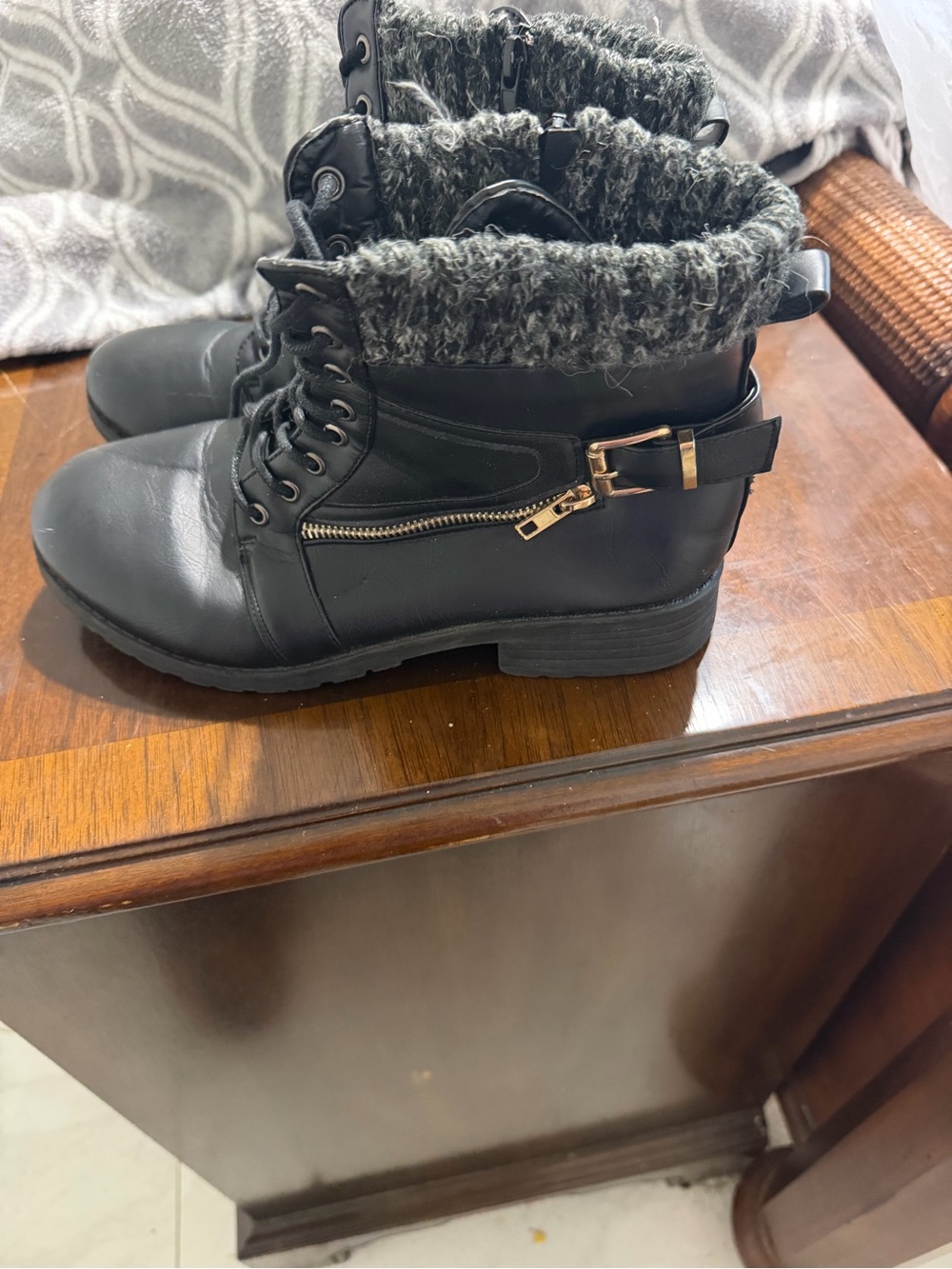 Black Lace-Up women's Winter Boots with Knit Collar